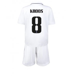 Real Madrid Toni Kroos #8 kläder Barn 2022-23 Hemmatröja Kortärmad (+ korta byxor)